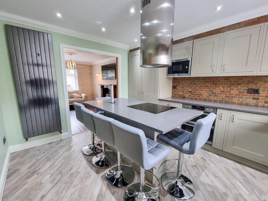 Stunning Family Home Close To The City Centre Manchester Exterior photo